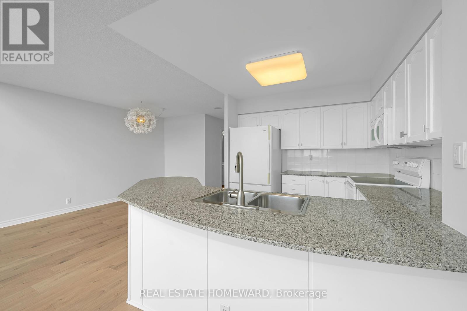 Photo 13 of 812 1720 Eglinton Avenue E, Toronto ON