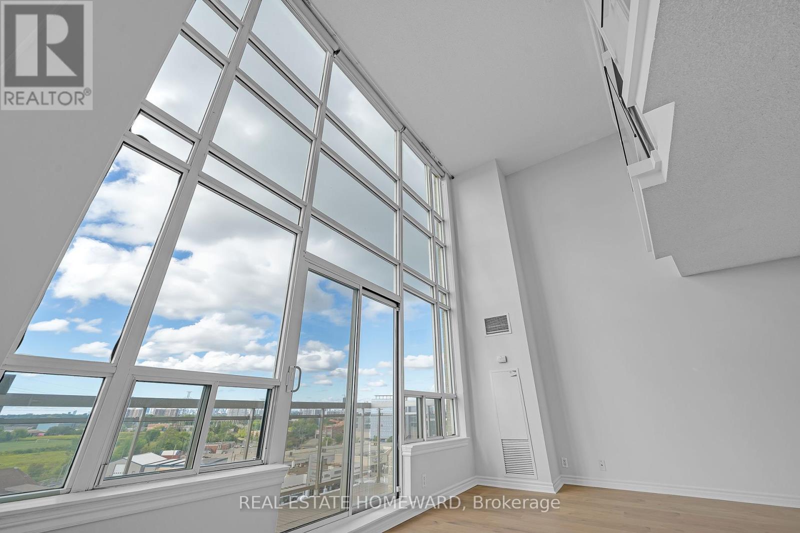 Photo 17 of 812 1720 Eglinton Avenue E, Toronto ON