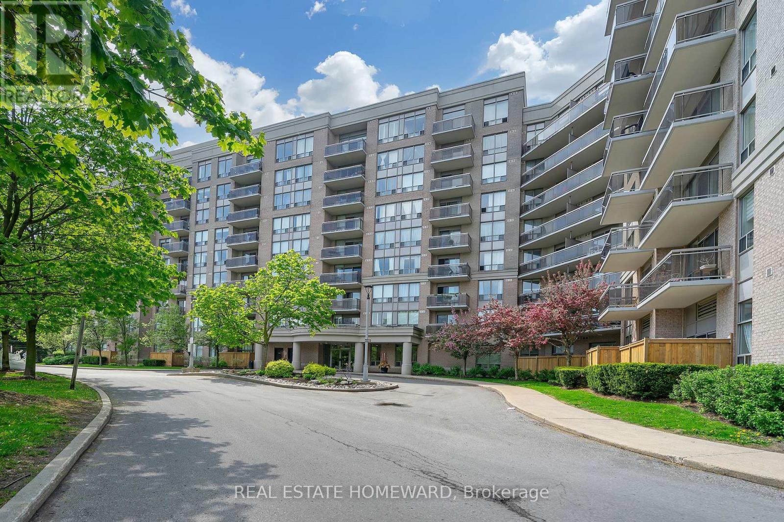 Photo 2 of 812 1720 Eglinton Avenue E, Toronto ON
