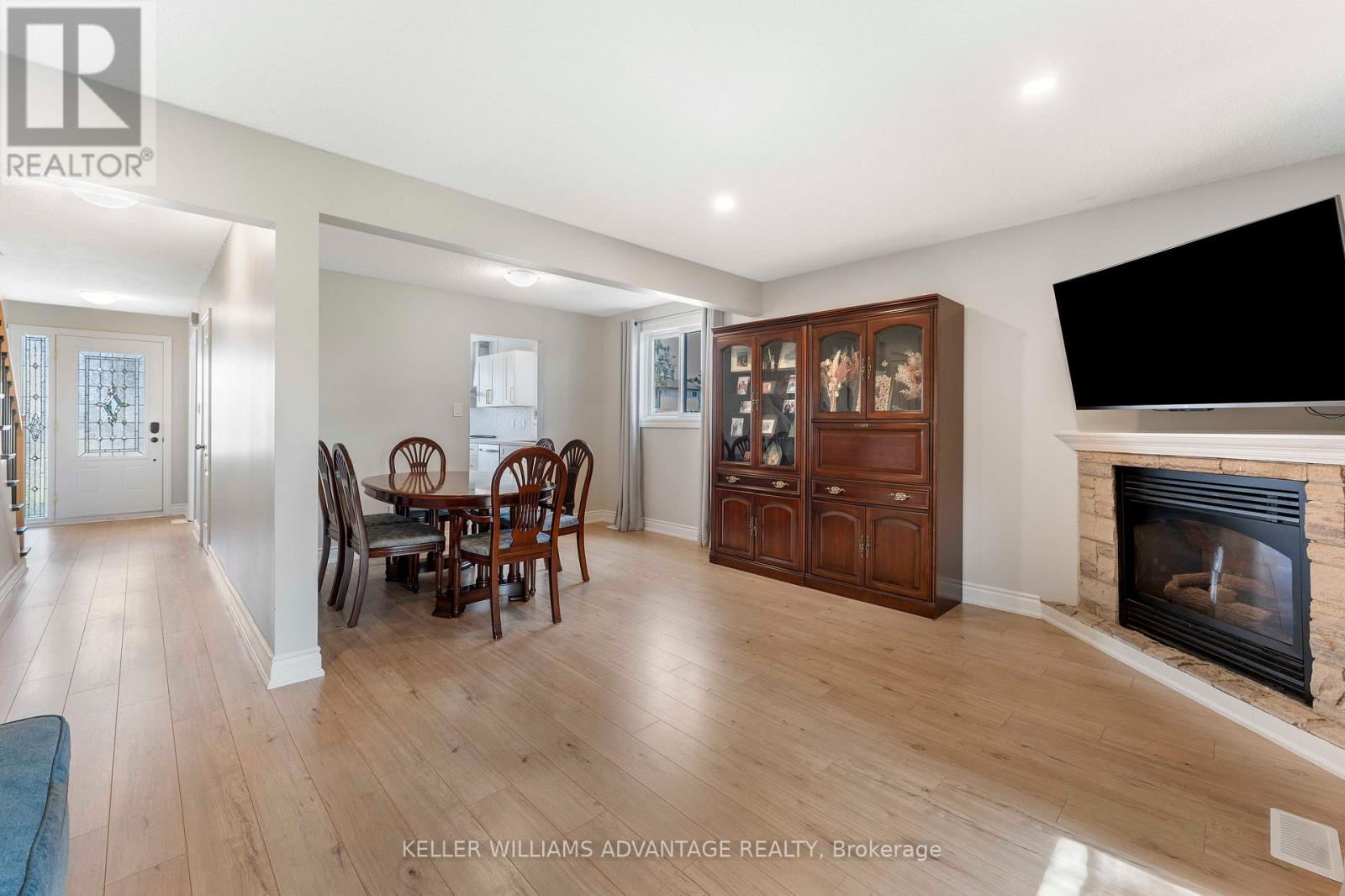 Photo 6 of 17 Loscombe Drive, Clarington ON