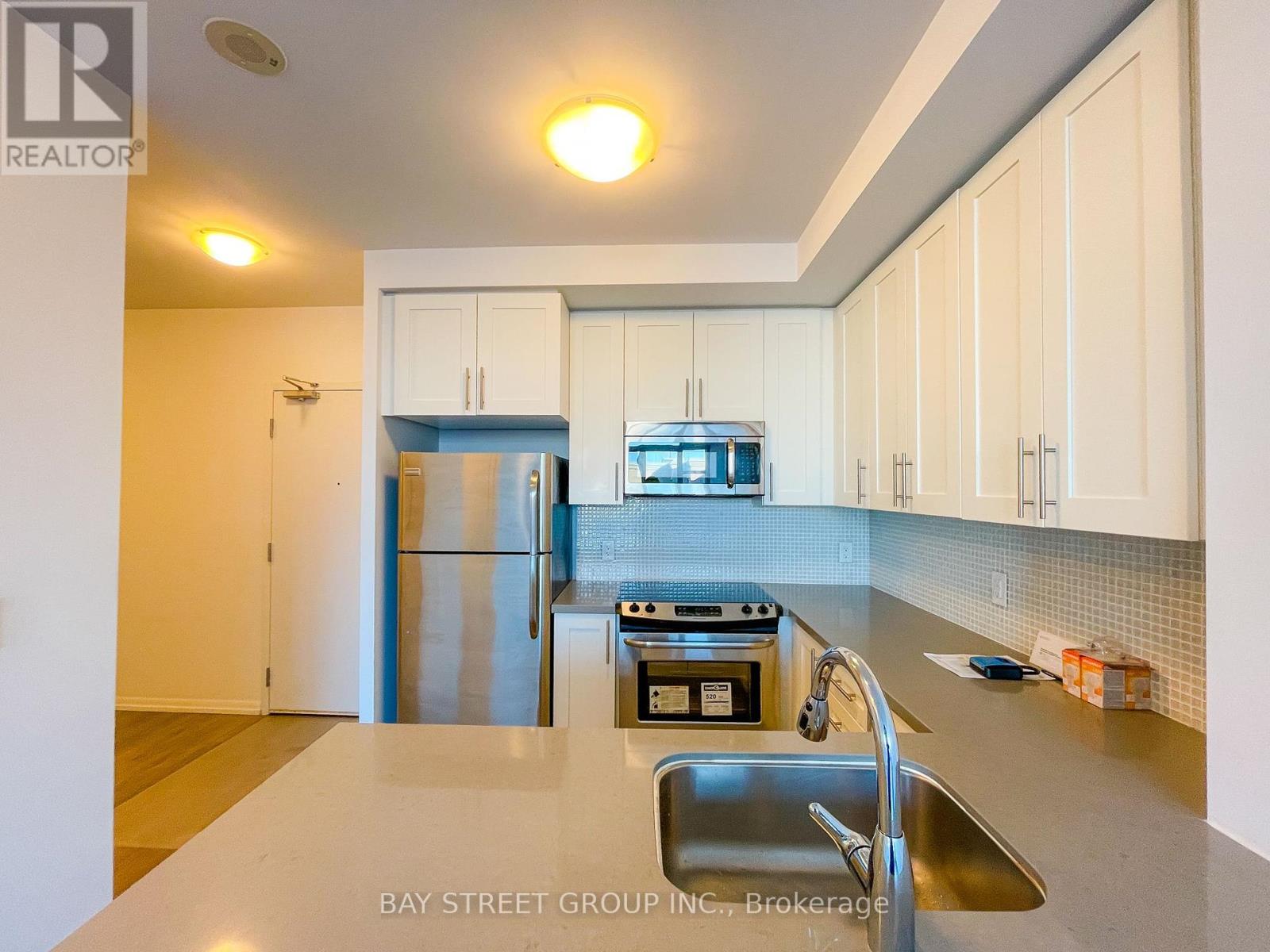 Photo 4 of 702 540 Bur Oak Avenue, Markham ON