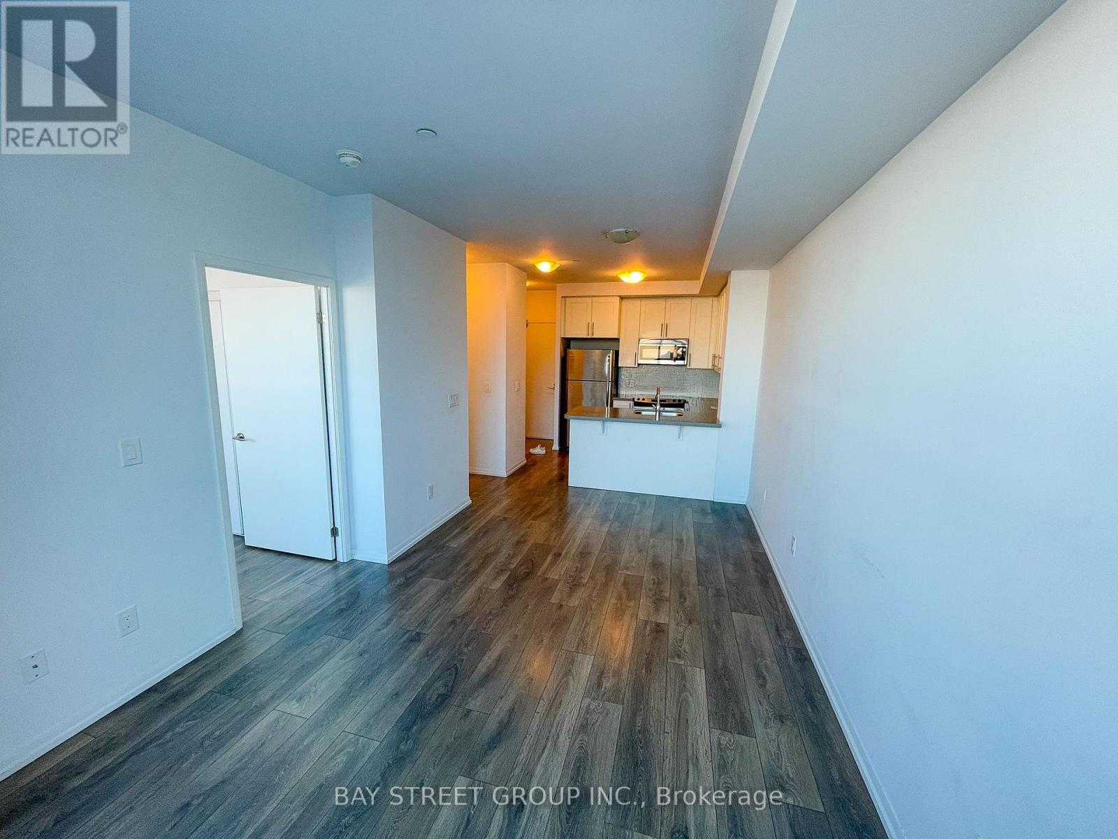 Photo 5 of 702 540 Bur Oak Avenue, Markham ON