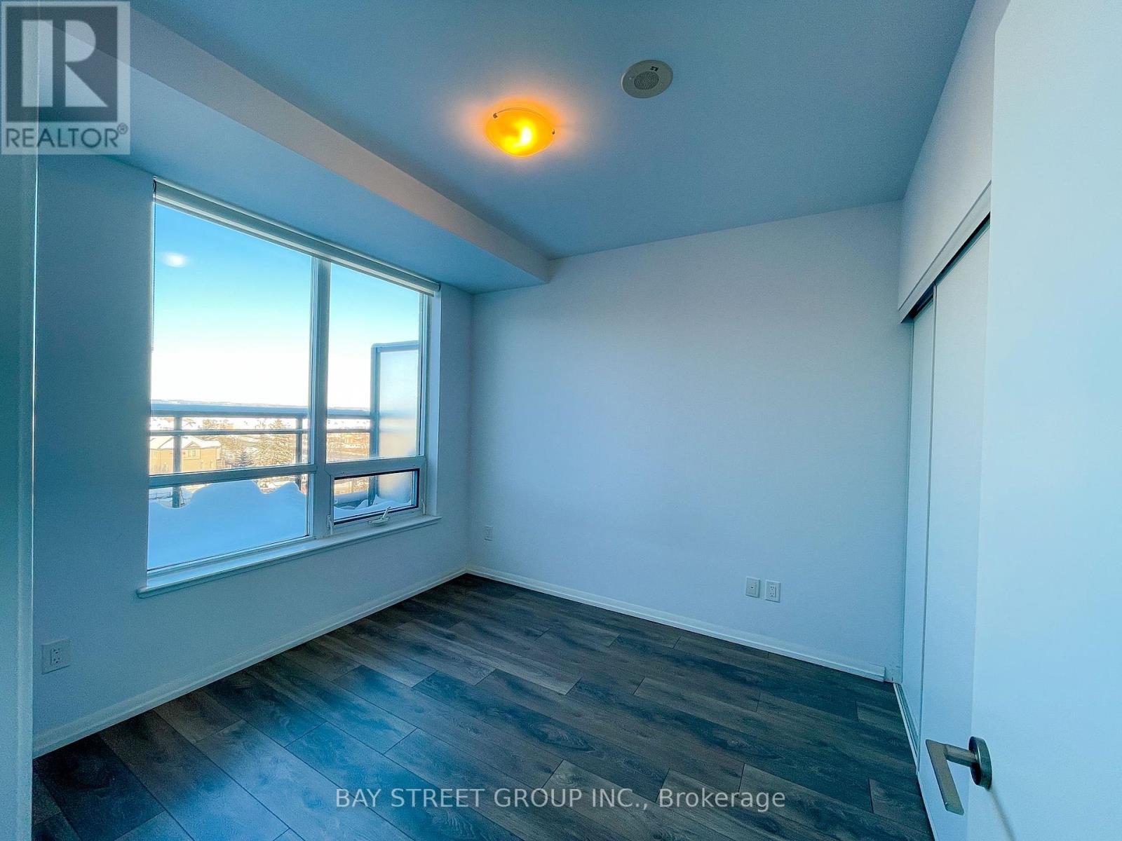 Photo 9 of 702 540 Bur Oak Avenue, Markham ON