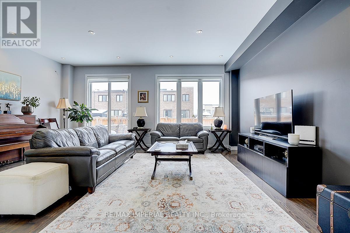 Photo 11 of 100 Dariole Drive, Richmond Hill ON