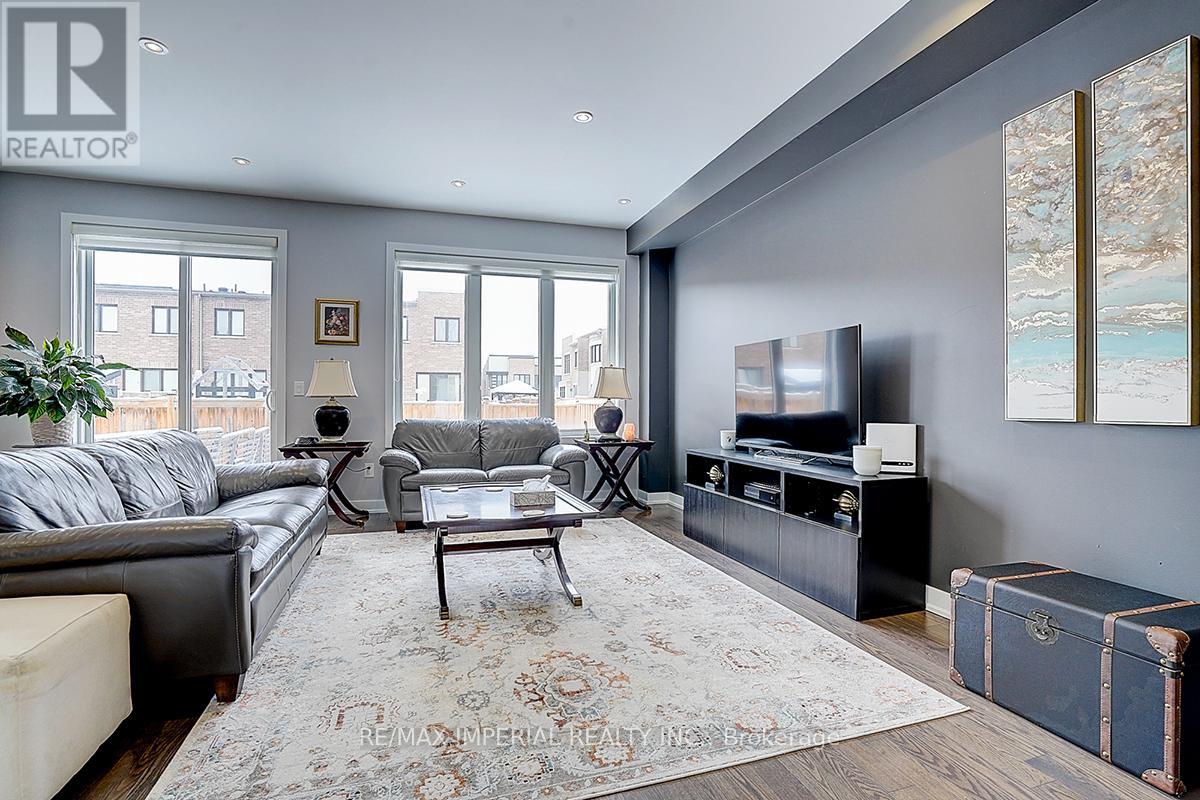 Photo 12 of 100 Dariole Drive, Richmond Hill ON