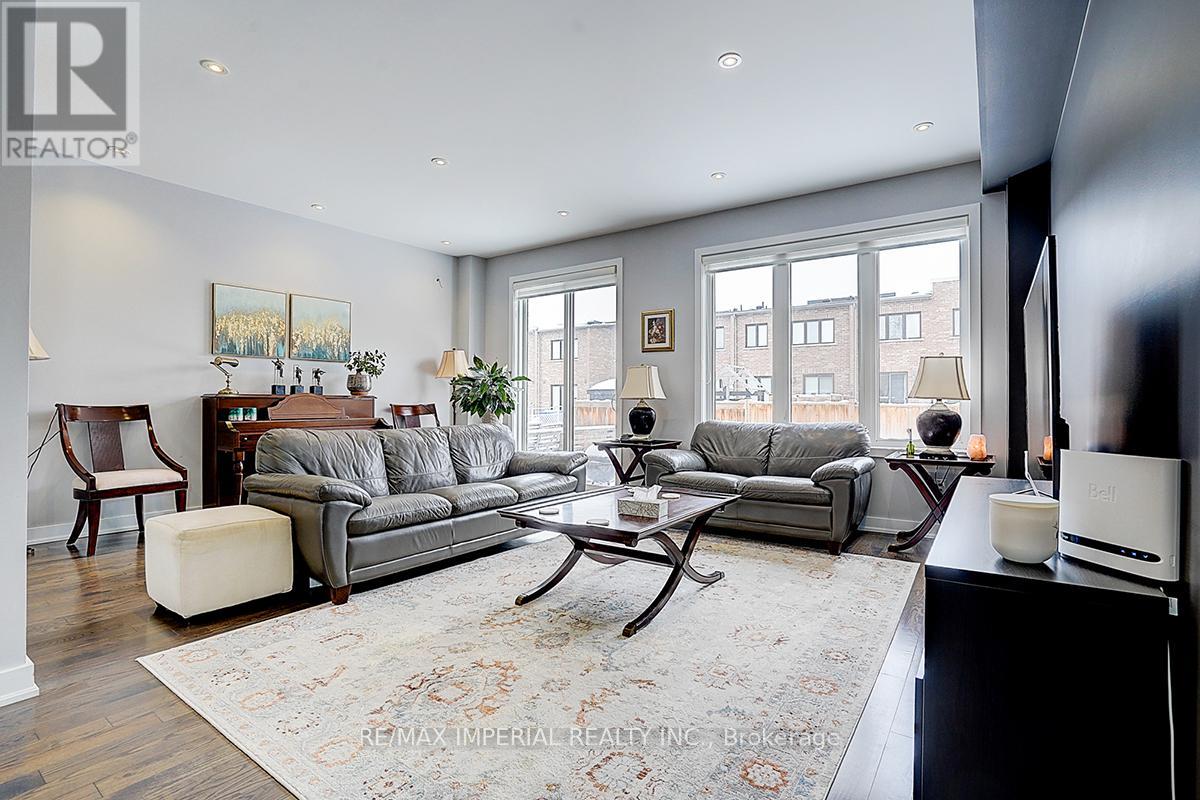 Photo 13 of 100 Dariole Drive, Richmond Hill ON