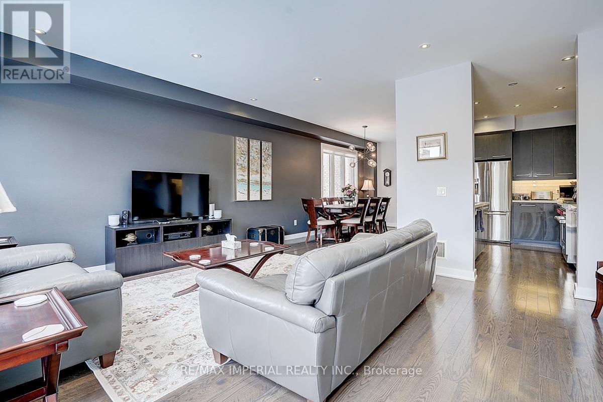 Photo 15 of 100 Dariole Drive, Richmond Hill ON