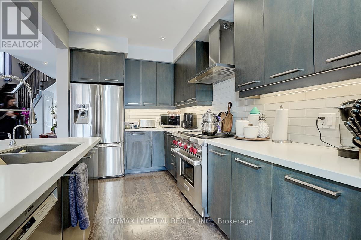 Photo 18 of 100 Dariole Drive, Richmond Hill ON