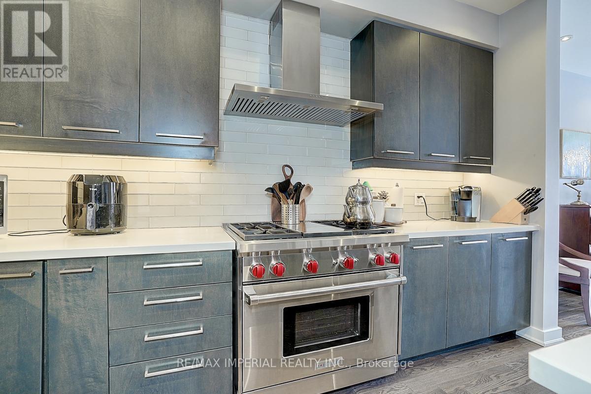 Photo 19 of 100 Dariole Drive, Richmond Hill ON