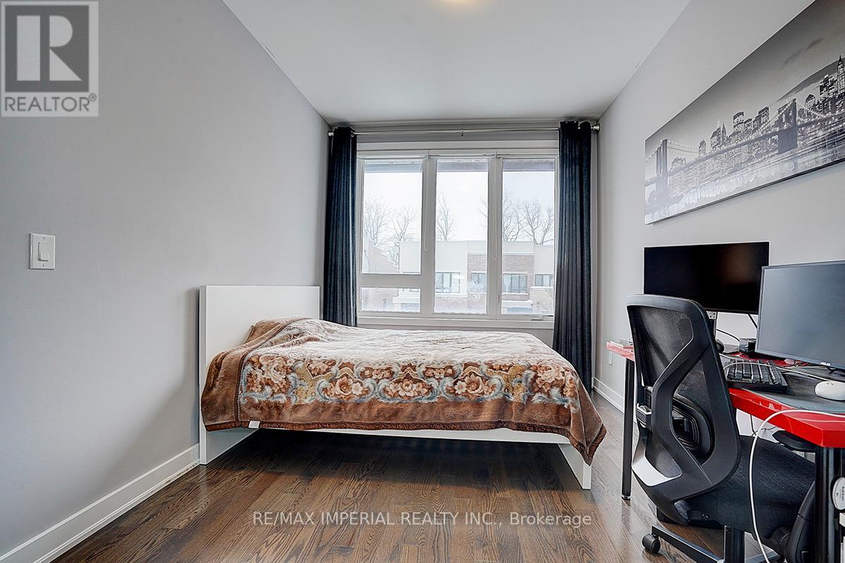 Photo 35 of 100 Dariole Drive, Richmond Hill ON