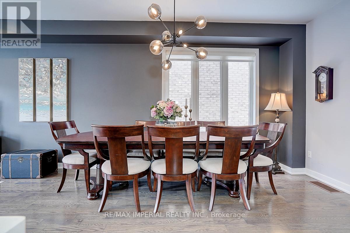 Photo 9 of 100 Dariole Drive, Richmond Hill ON