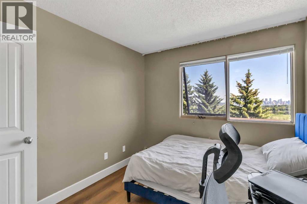 Photo 17 of 8 218 Village Terrace Sw, Calgary AB