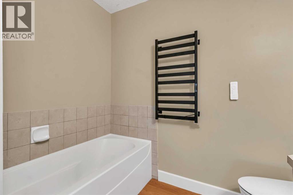 Photo 19 of 8 218 Village Terrace Sw, Calgary AB