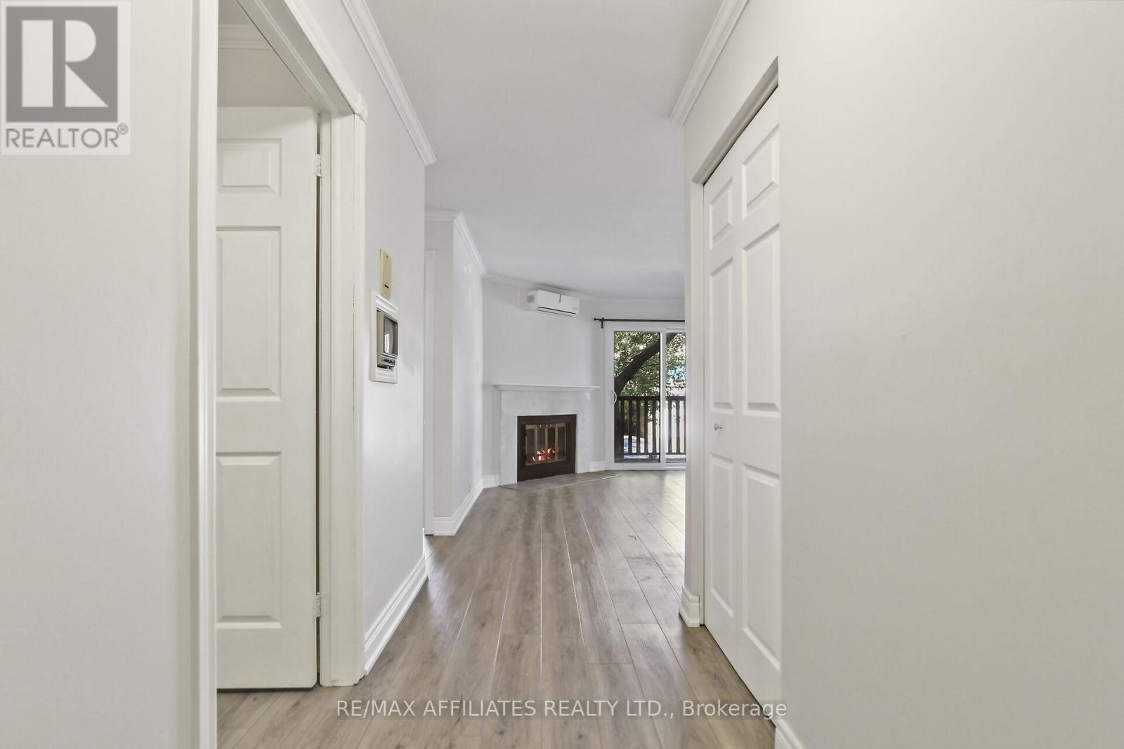 Photo 10 of 1 160 Bruyere Street, Ottawa ON