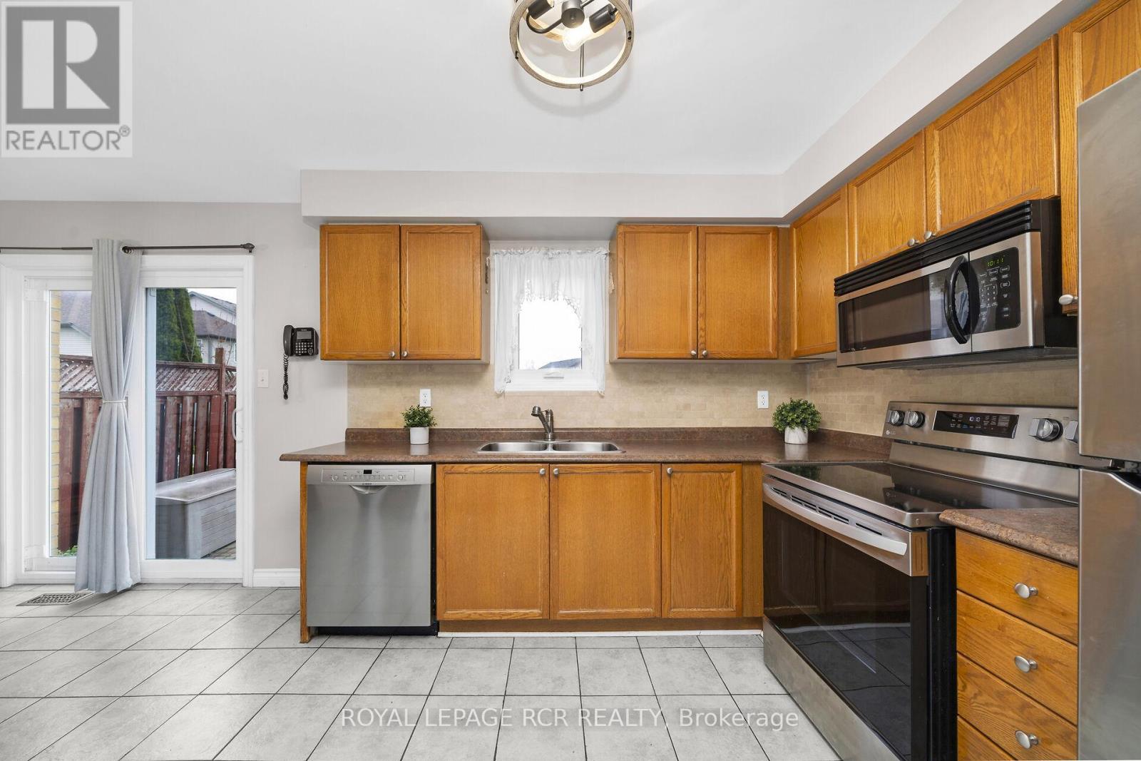 Photo 10 of 120 Howard Crescent, Orangeville ON