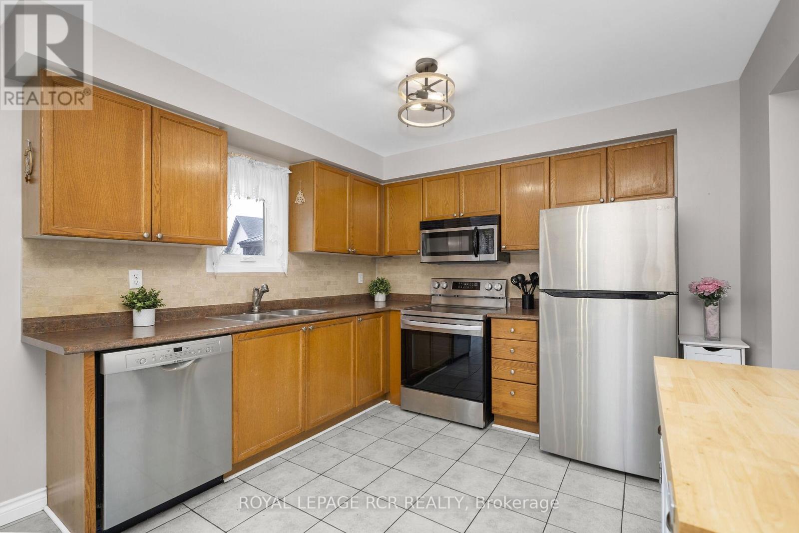 Photo 12 of 120 Howard Crescent, Orangeville ON