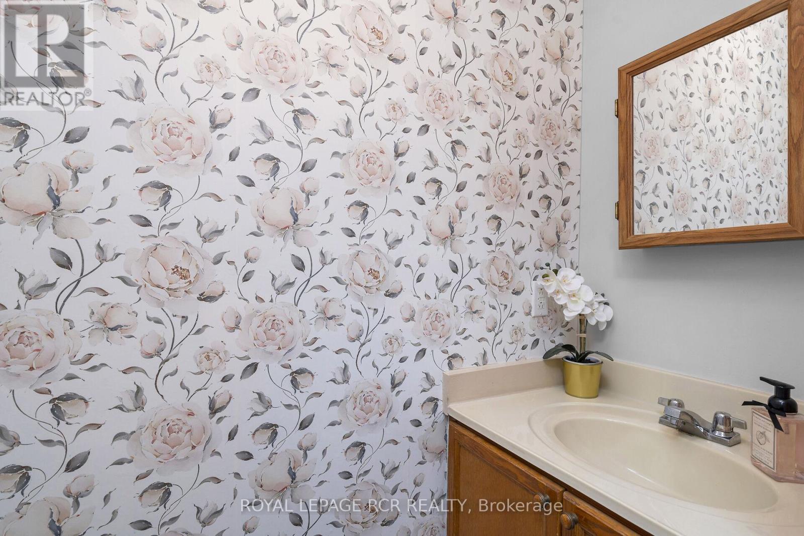 Photo 13 of 120 Howard Crescent, Orangeville ON