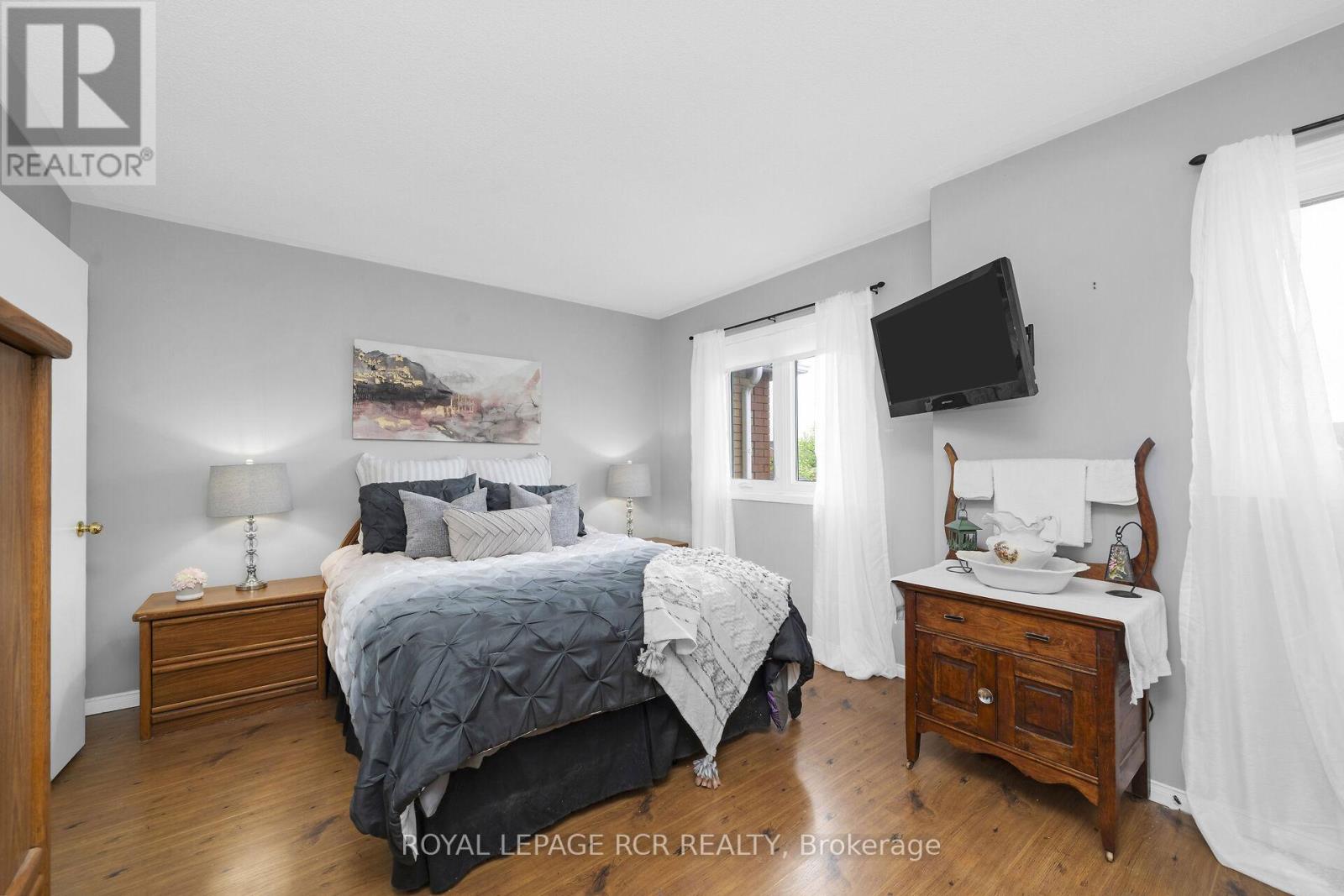Photo 14 of 120 Howard Crescent, Orangeville ON