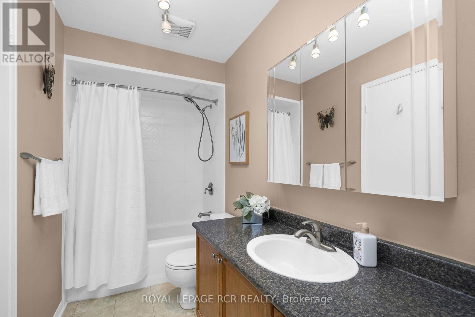 Photo 18 of 120 Howard Crescent, Orangeville ON