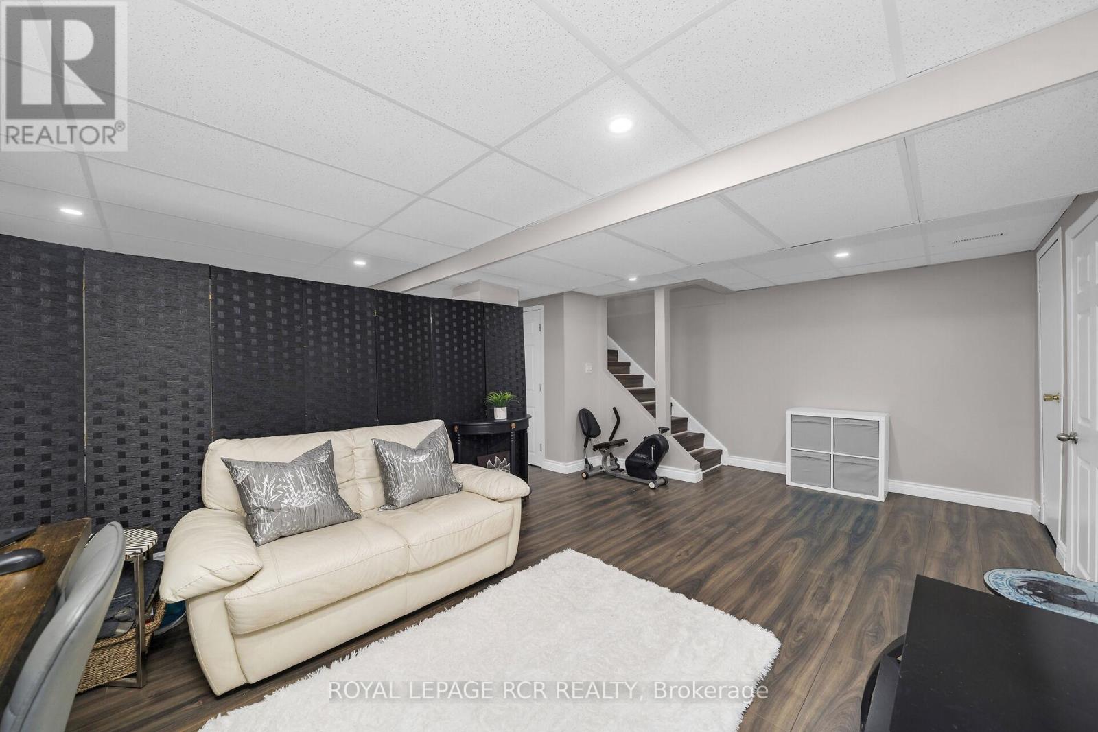 Photo 21 of 120 Howard Crescent, Orangeville ON