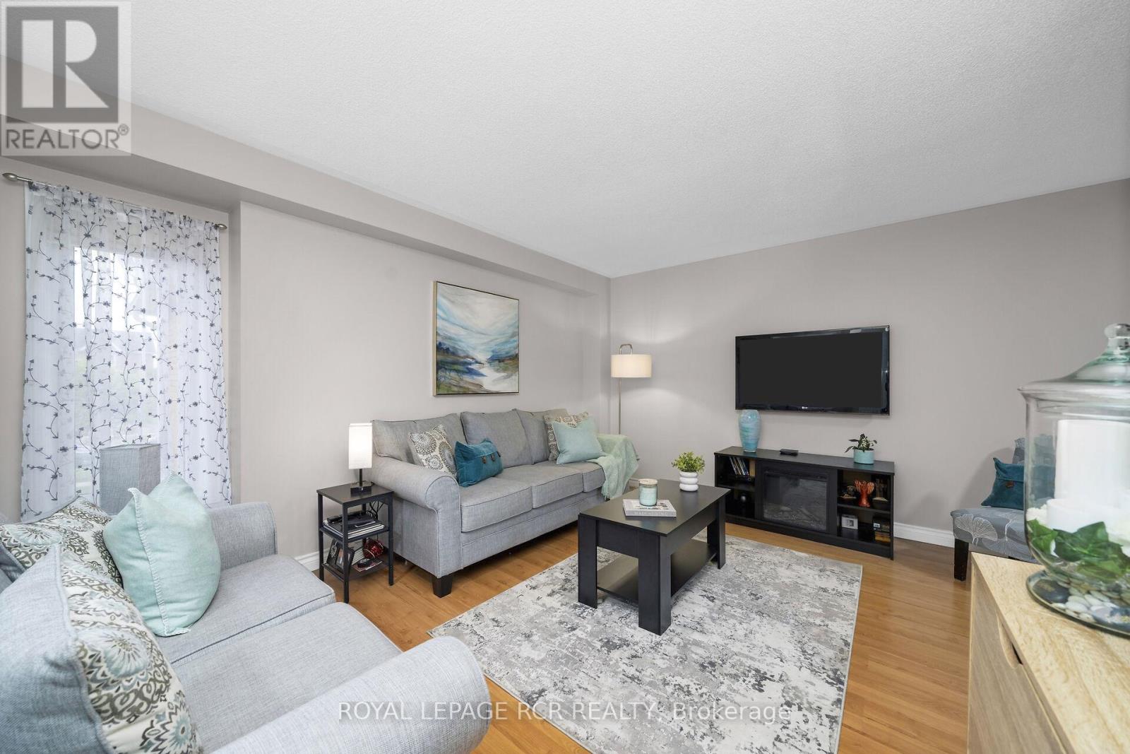 Photo 4 of 120 Howard Crescent, Orangeville ON