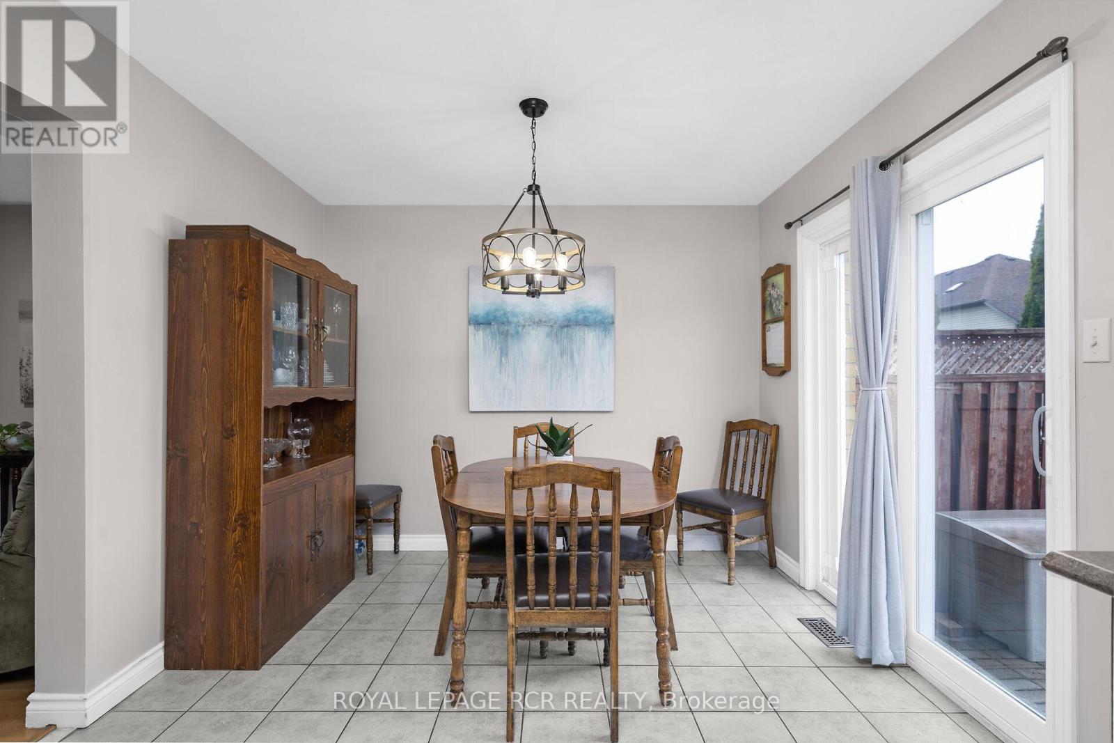 Photo 8 of 120 Howard Crescent, Orangeville ON