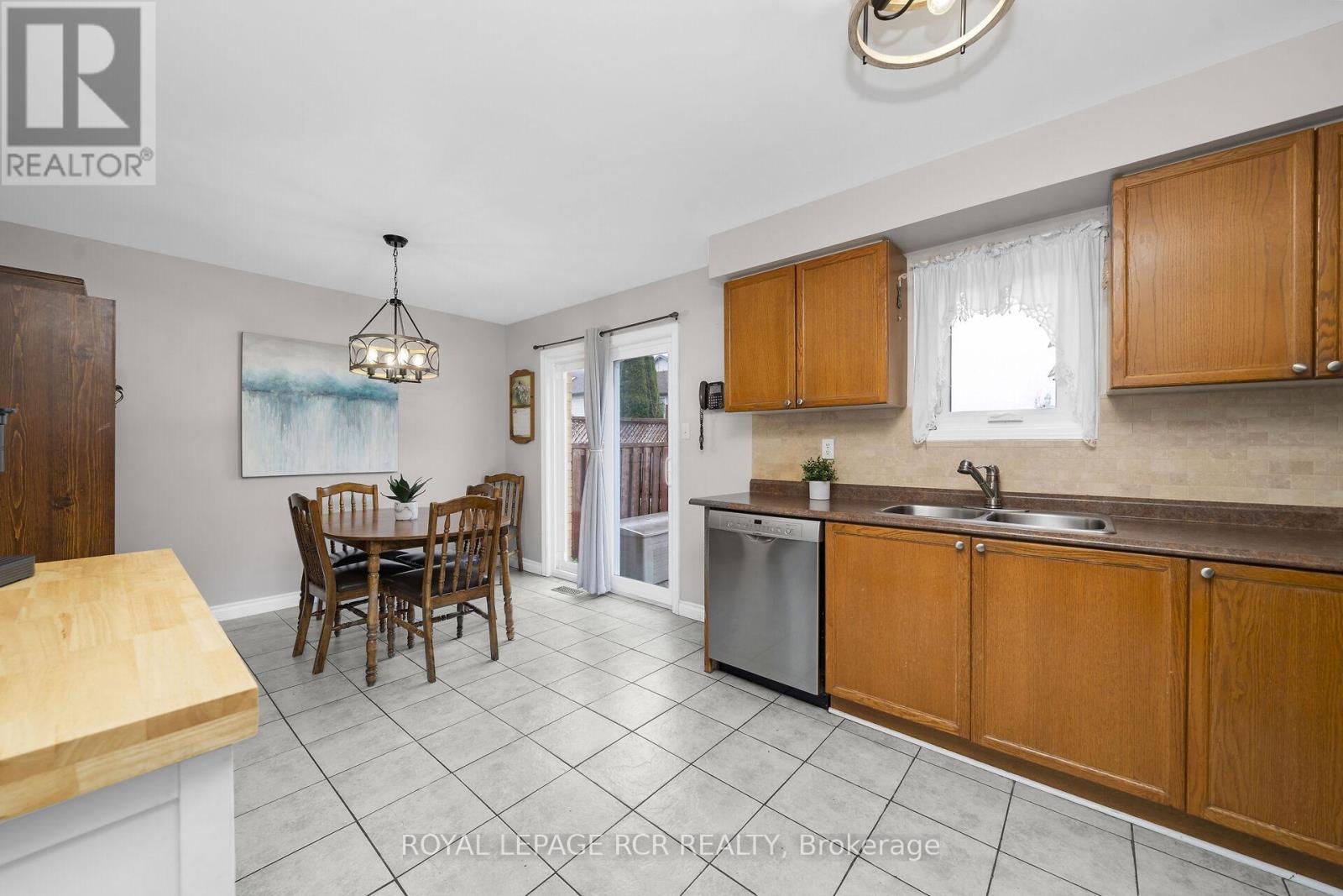 Photo 9 of 120 Howard Crescent, Orangeville ON
