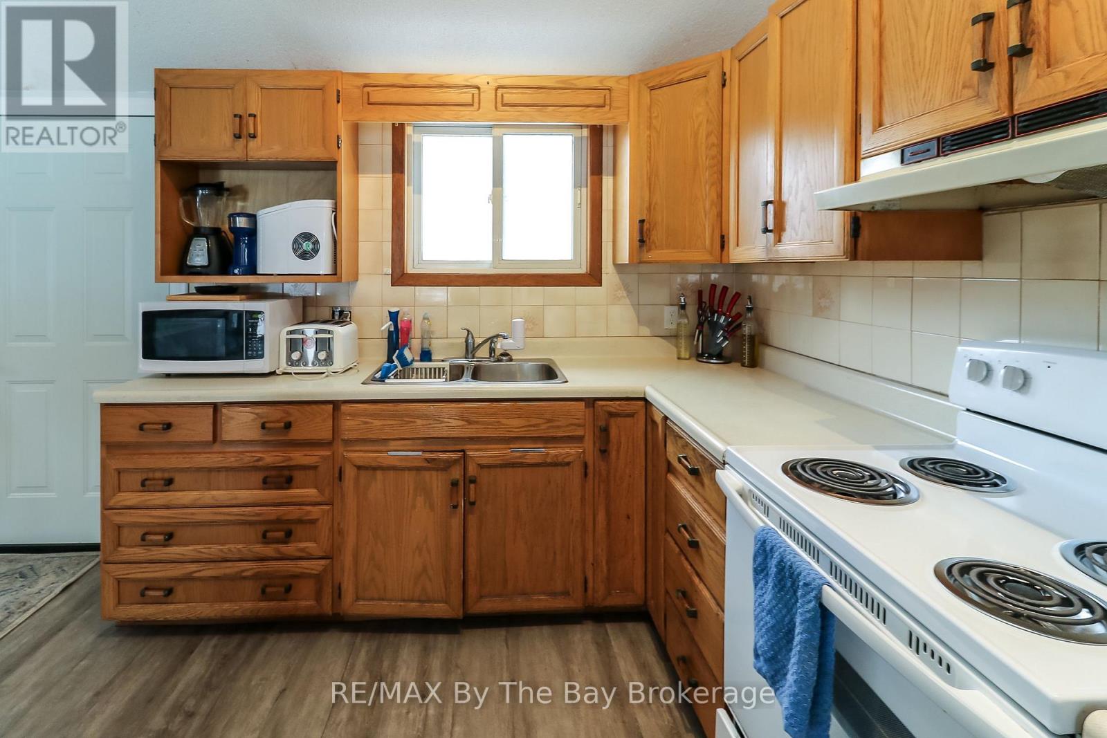 Photo 16 of 84 32nd Street N, Wasaga Beach ON