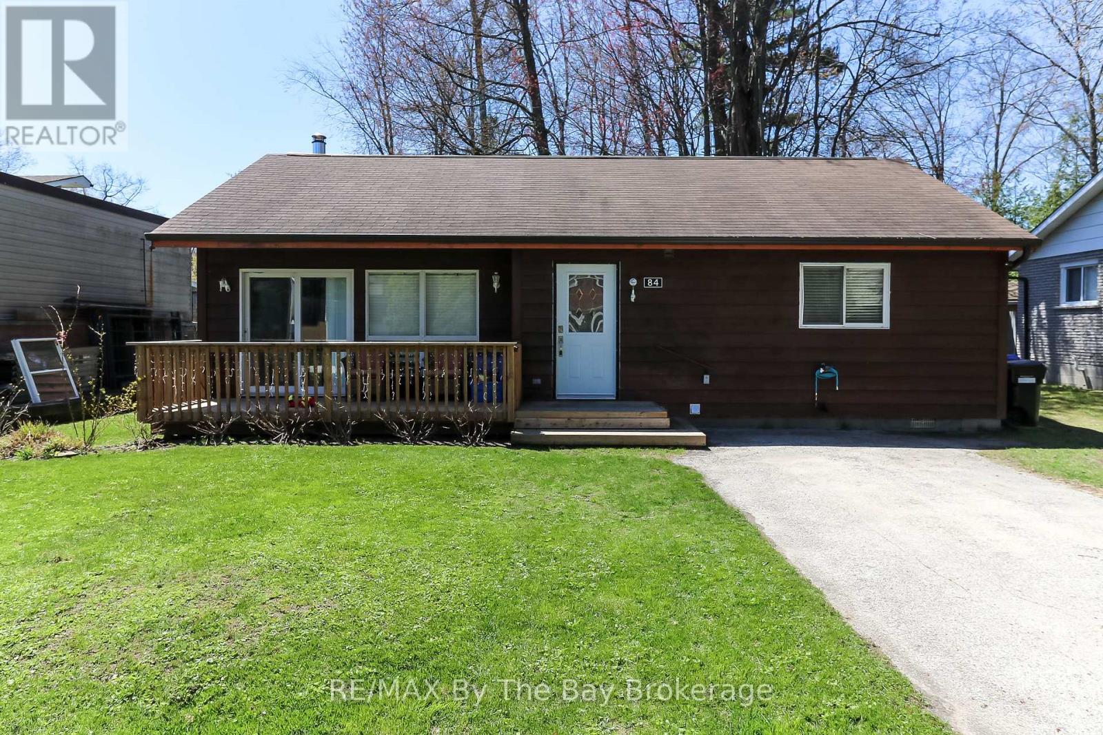 Photo 25 of 84 32nd Street N, Wasaga Beach ON