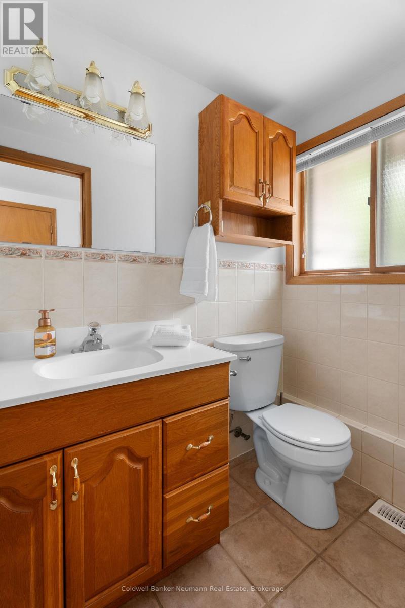 Photo 11 of 54 Glenburnie Drive, Guelph ON