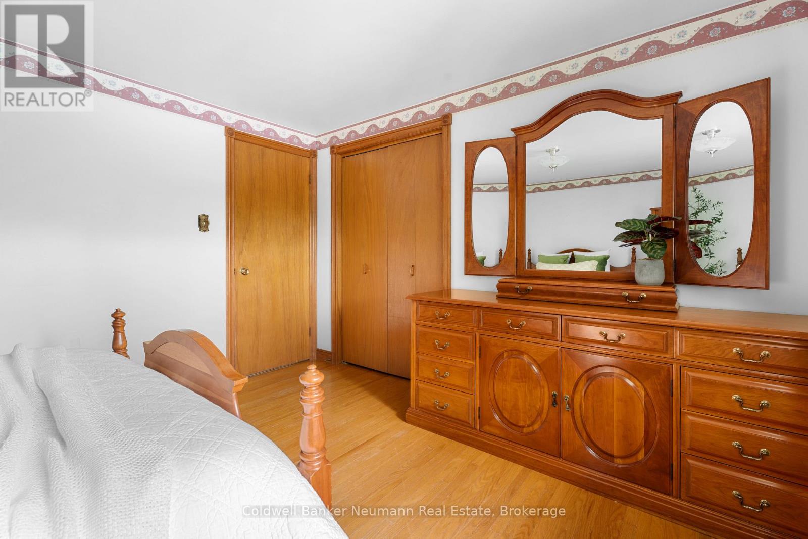 Photo 16 of 54 Glenburnie Drive, Guelph ON