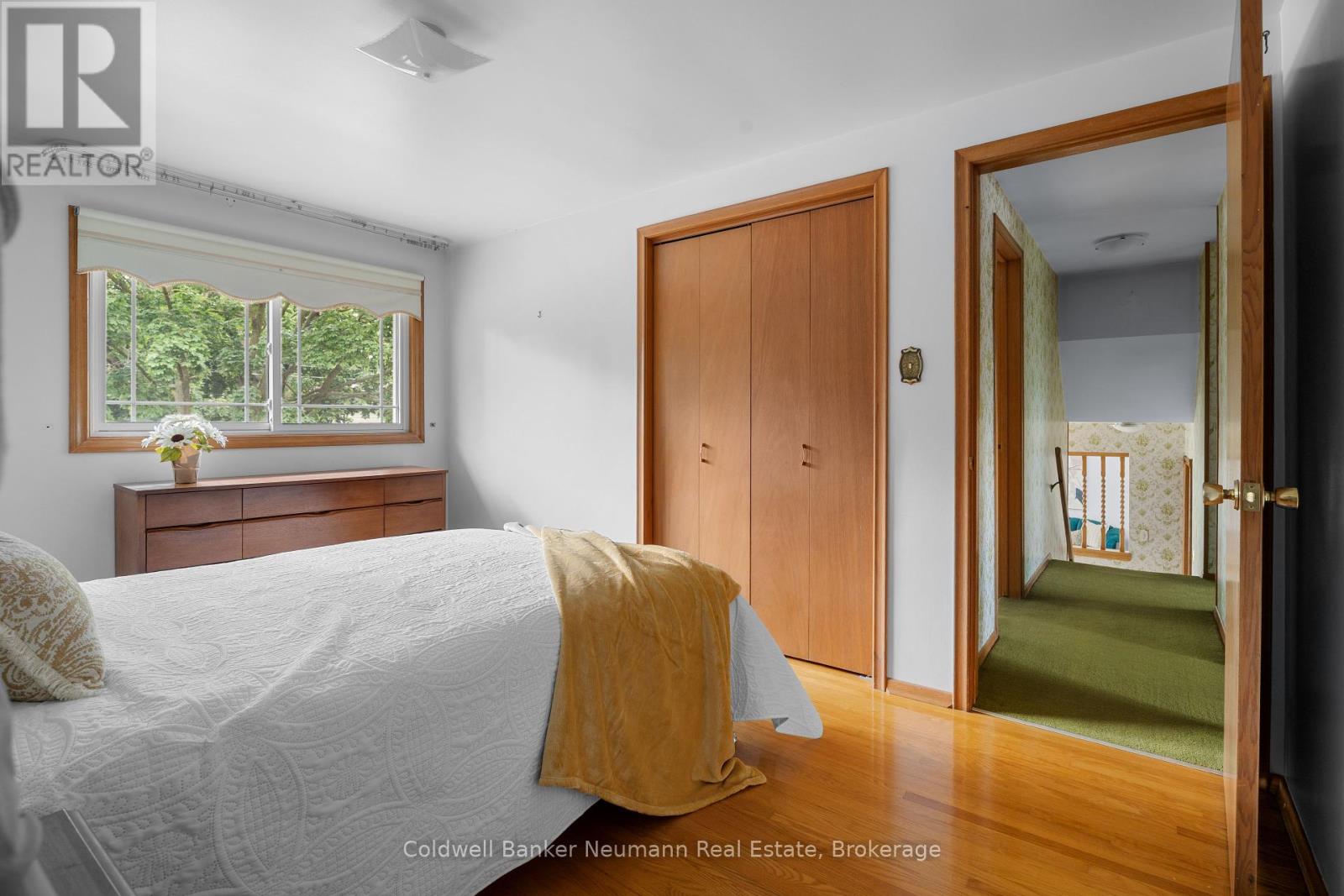 Photo 18 of 54 Glenburnie Drive, Guelph ON