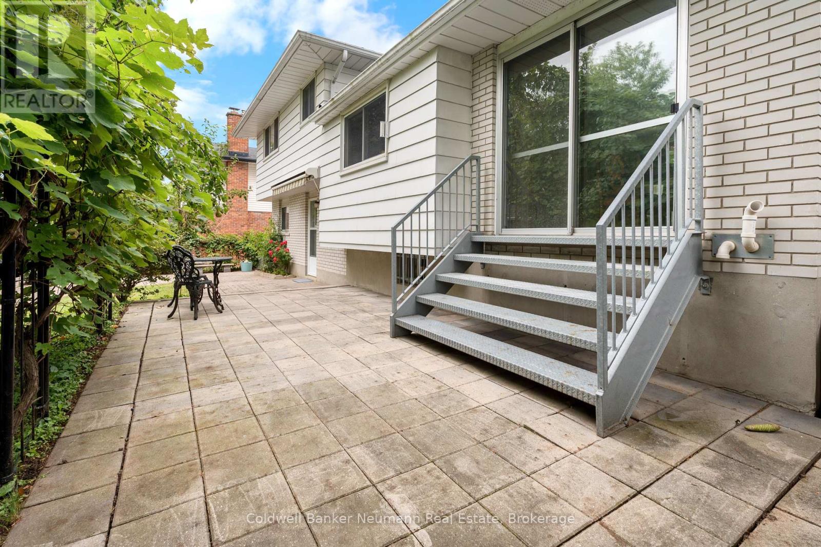 Photo 35 of 54 Glenburnie Drive, Guelph ON