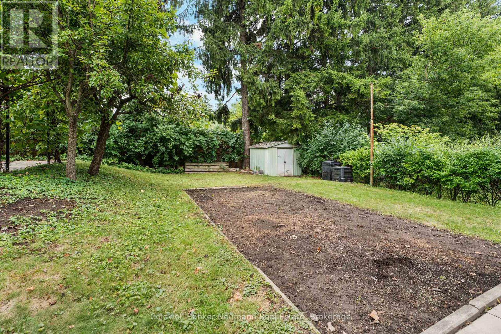 Photo 39 of 54 Glenburnie Drive, Guelph ON