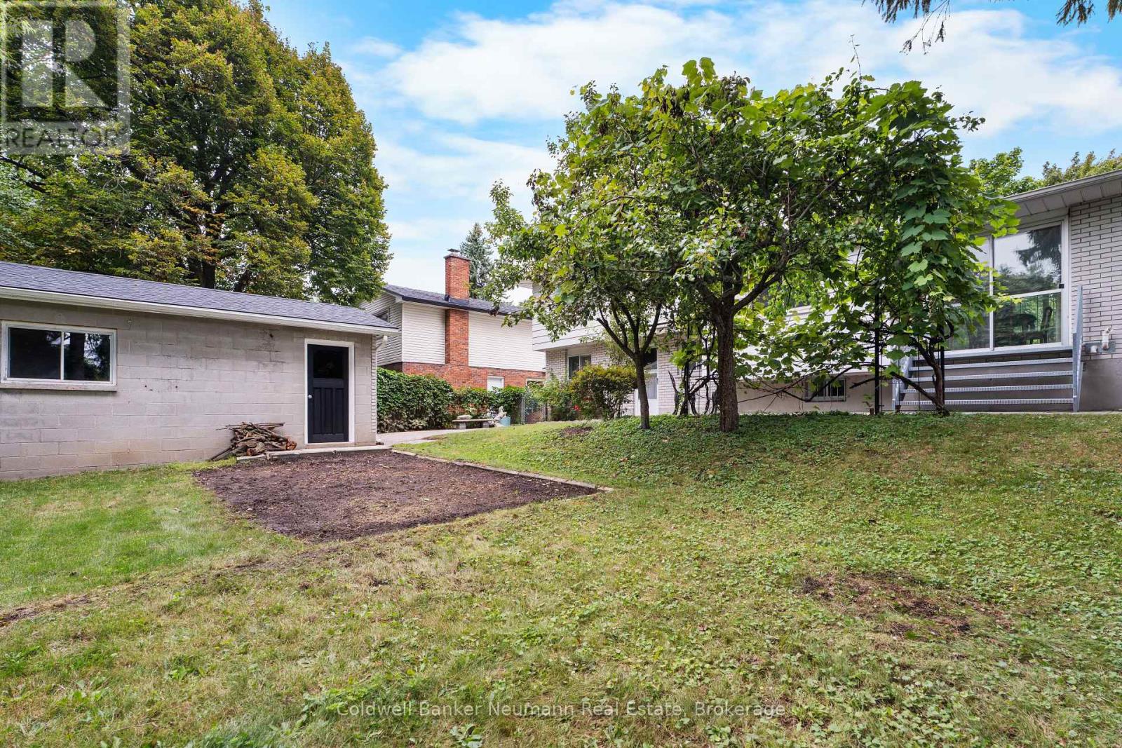 Photo 41 of 54 Glenburnie Drive, Guelph ON