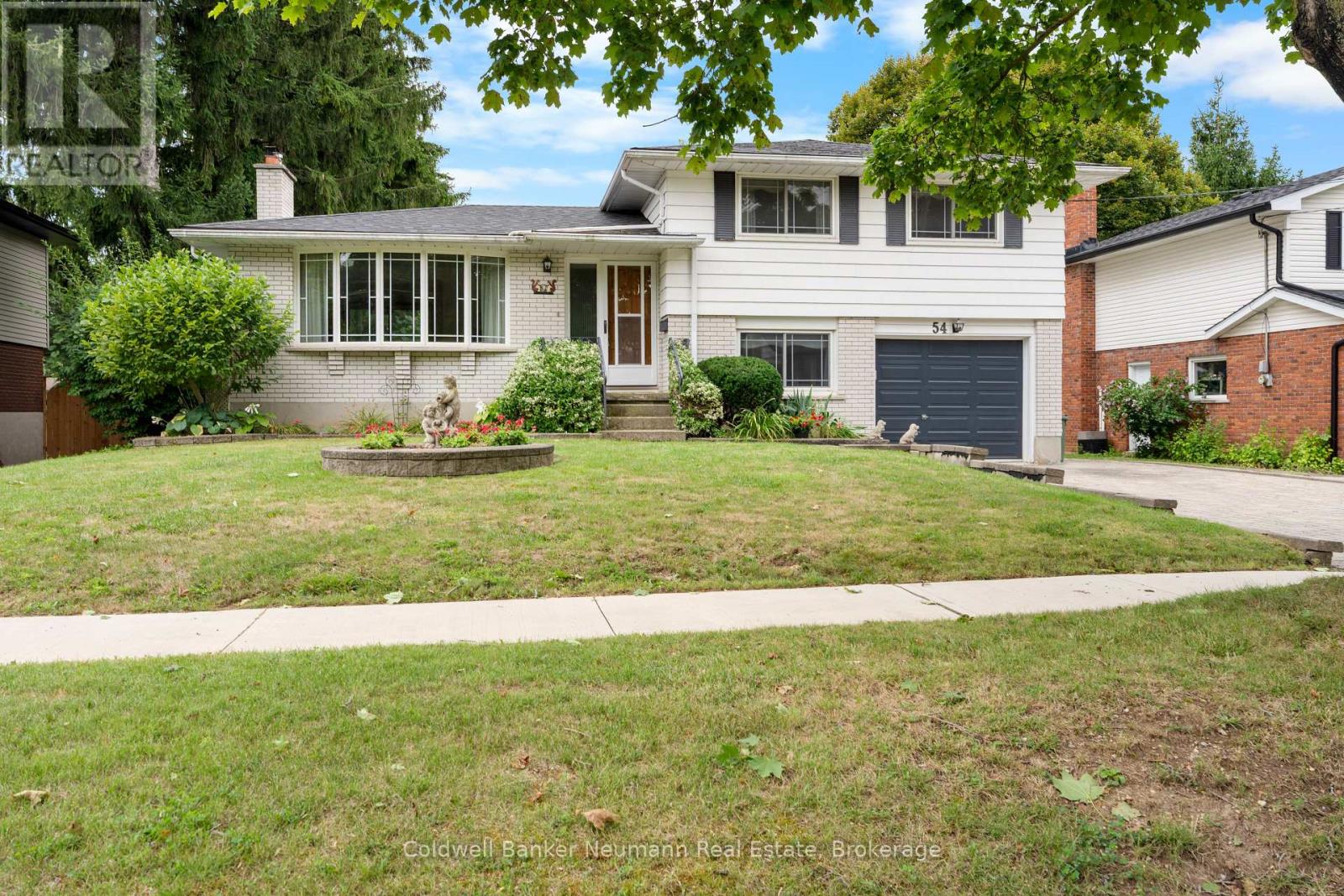 Photo 42 of 54 Glenburnie Drive, Guelph ON