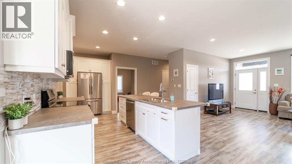 Photo 12 of 224 Moonstone Crescent, Chatham ON