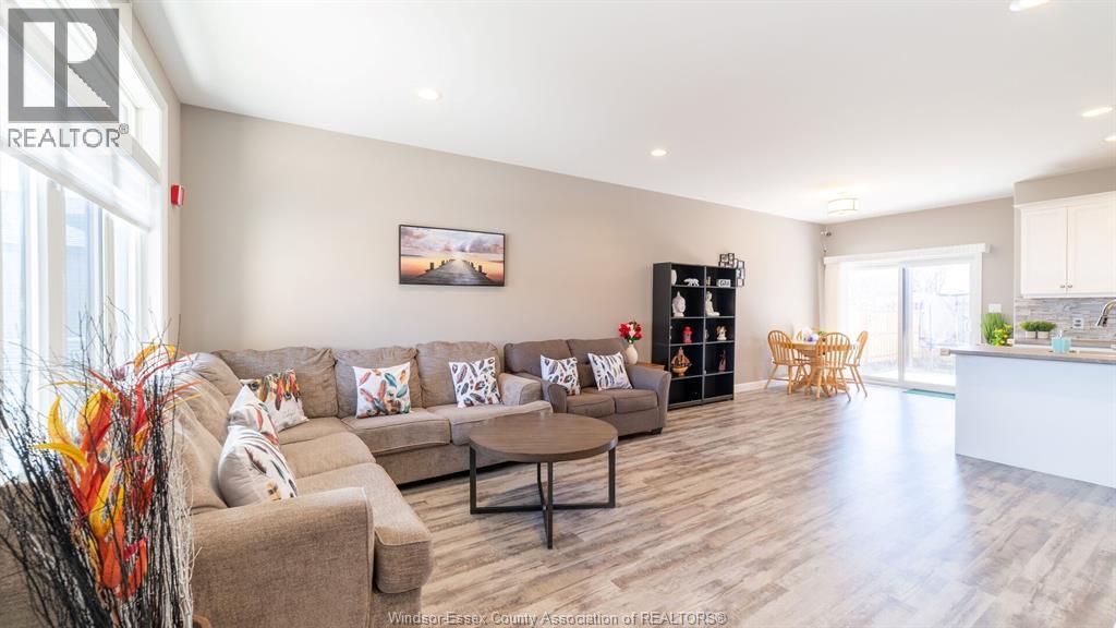 Photo 7 of 224 Moonstone Crescent, Chatham ON