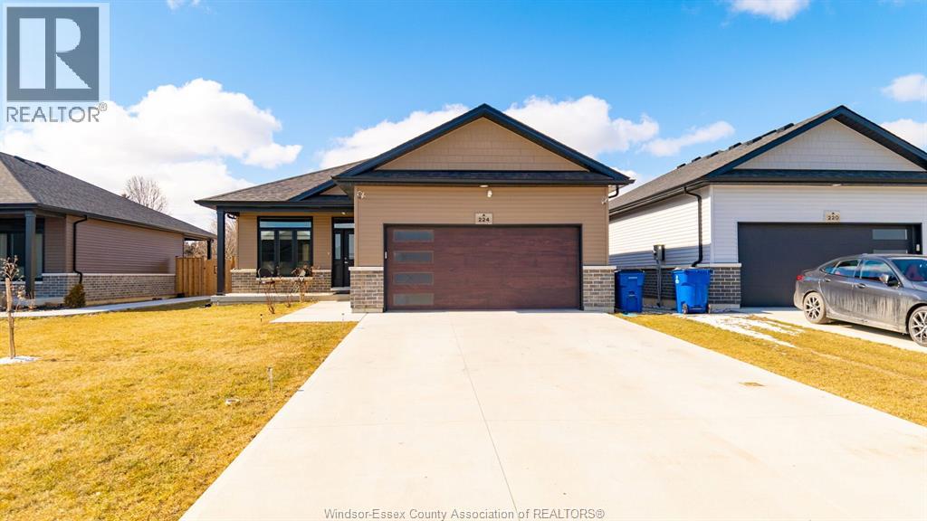 Photo 4 of 224 Moonstone Crescent, Chatham ON