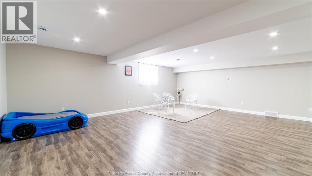 Photo 38 of 224 Moonstone Crescent, Chatham ON