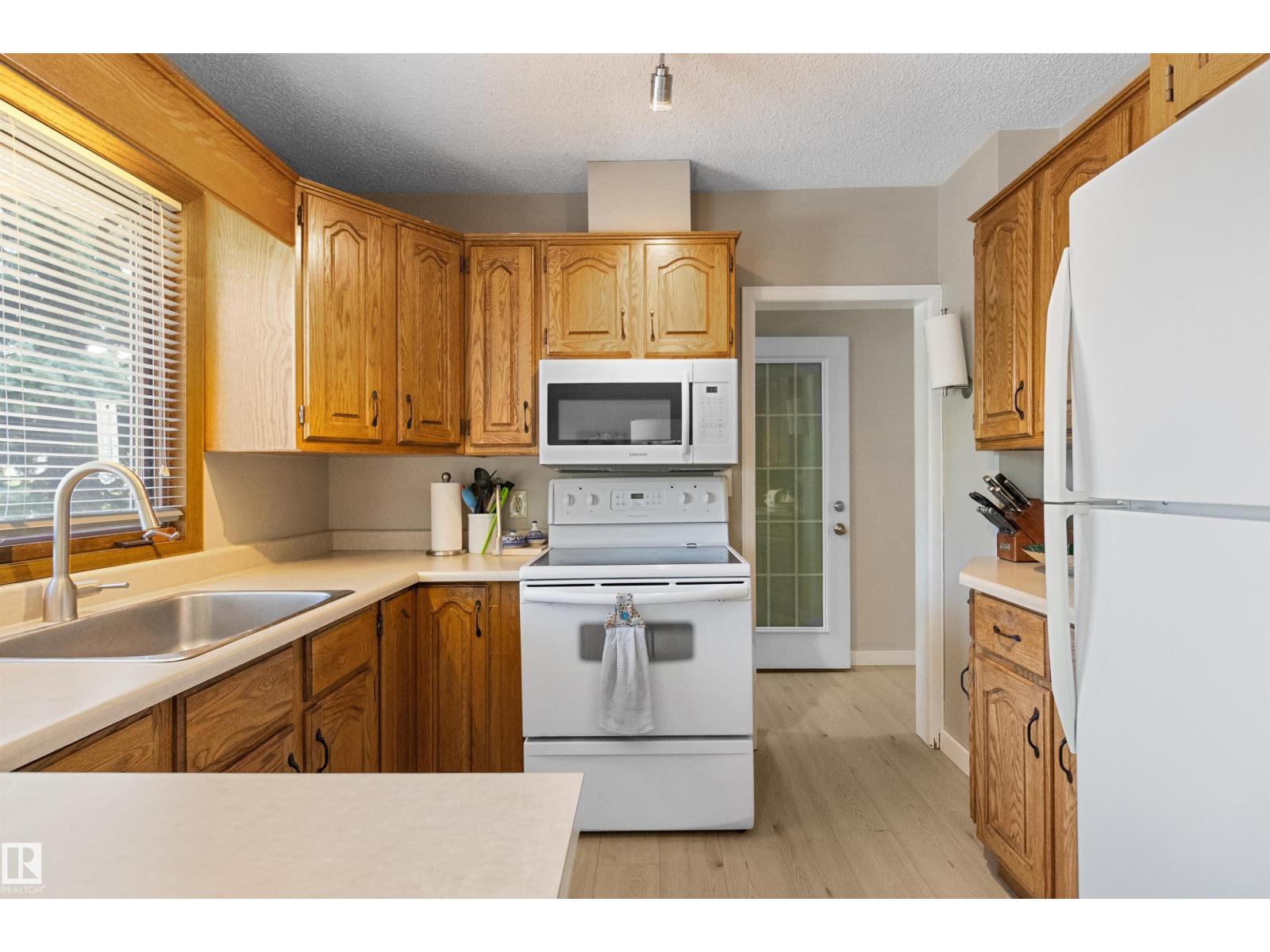 Photo 11 of 8631 76 St Nw, Edmonton AB