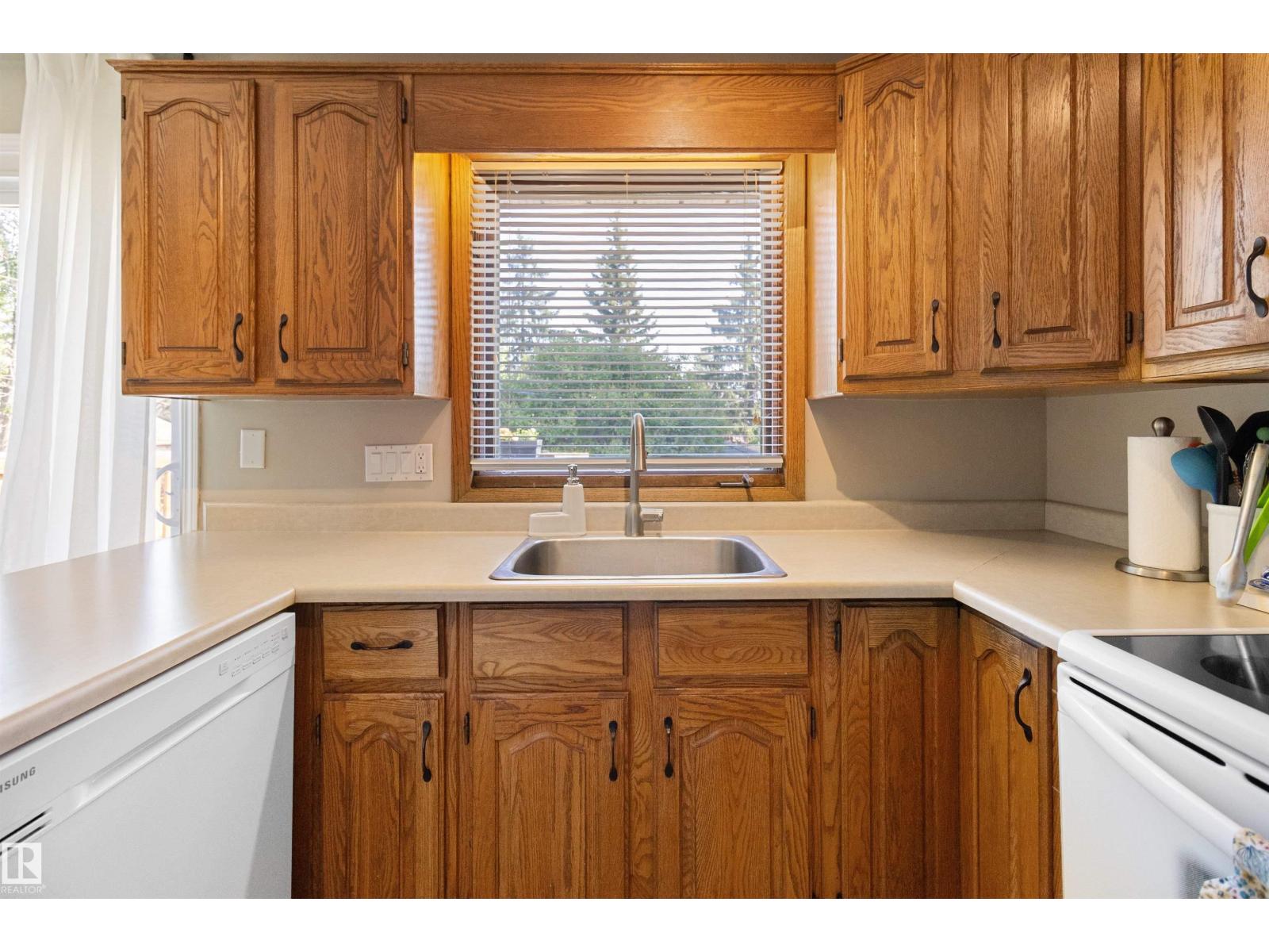 Photo 13 of 8631 76 St Nw, Edmonton AB