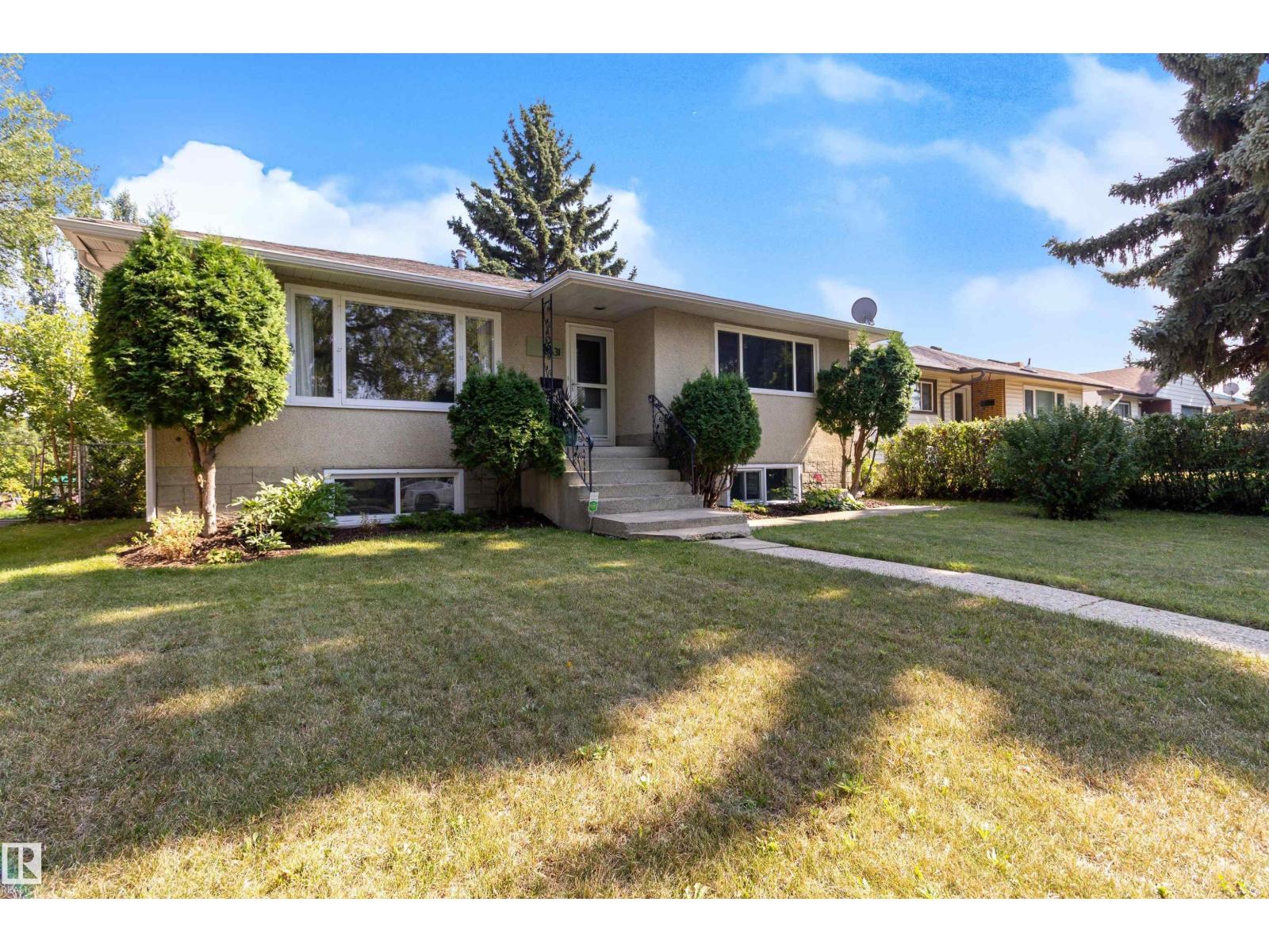 Photo 2 of 8631 76 St Nw, Edmonton AB