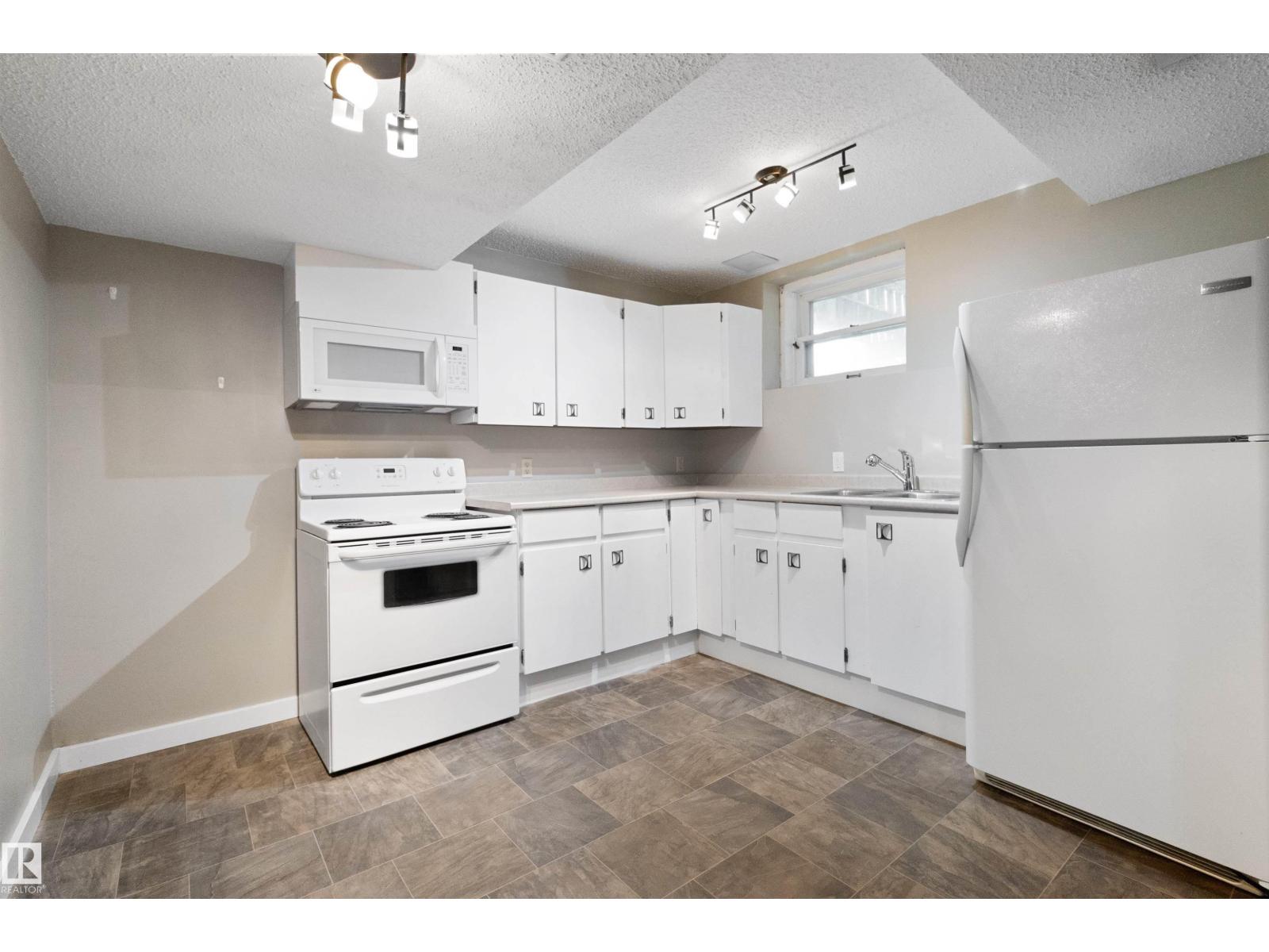 Photo 22 of 8631 76 St Nw, Edmonton AB