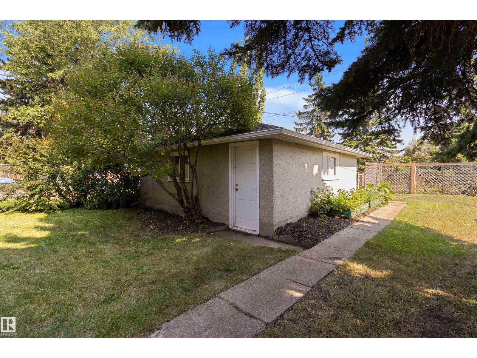 Photo 33 of 8631 76 St Nw, Edmonton AB