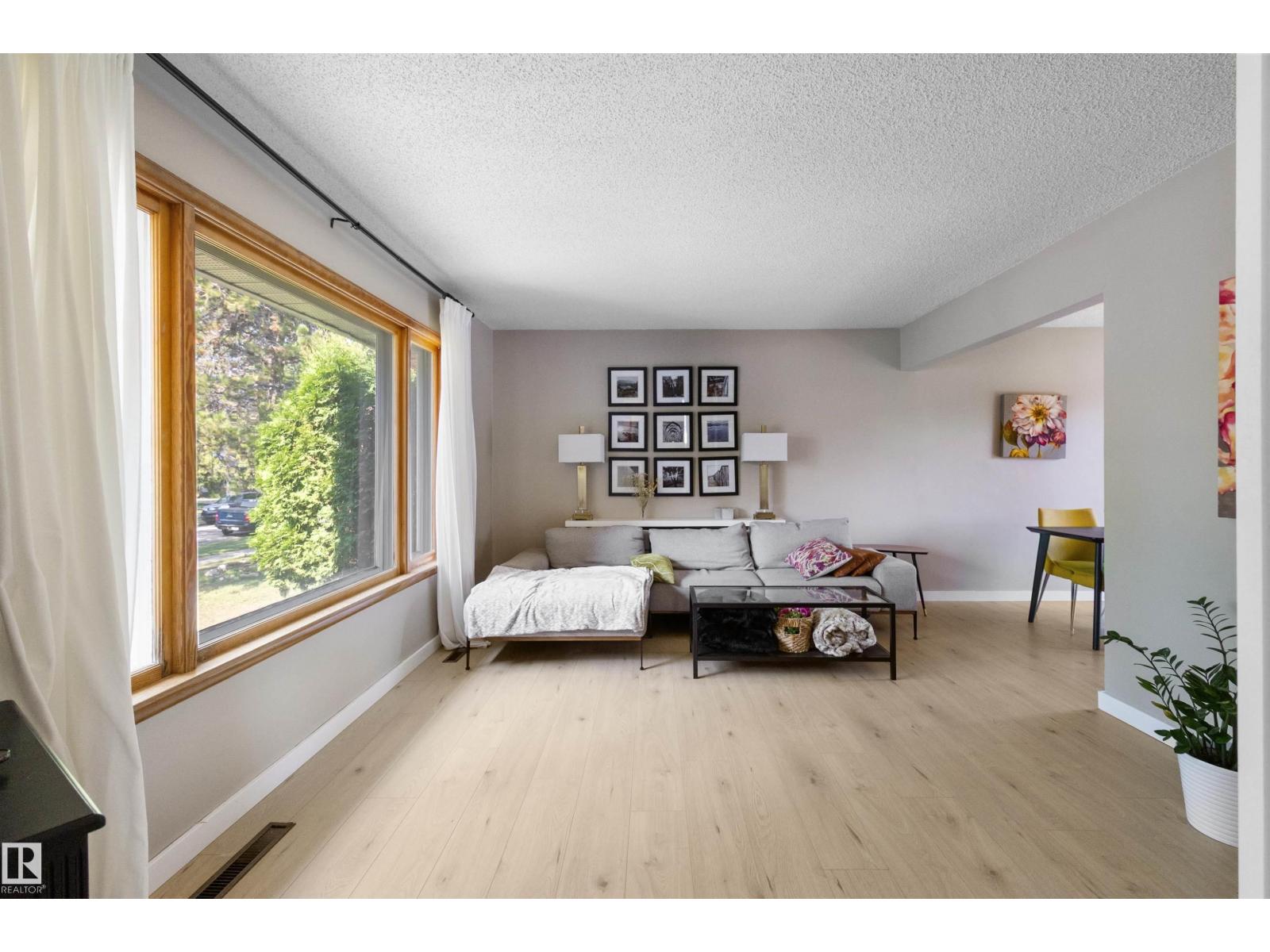 Photo 4 of 8631 76 St Nw, Edmonton AB