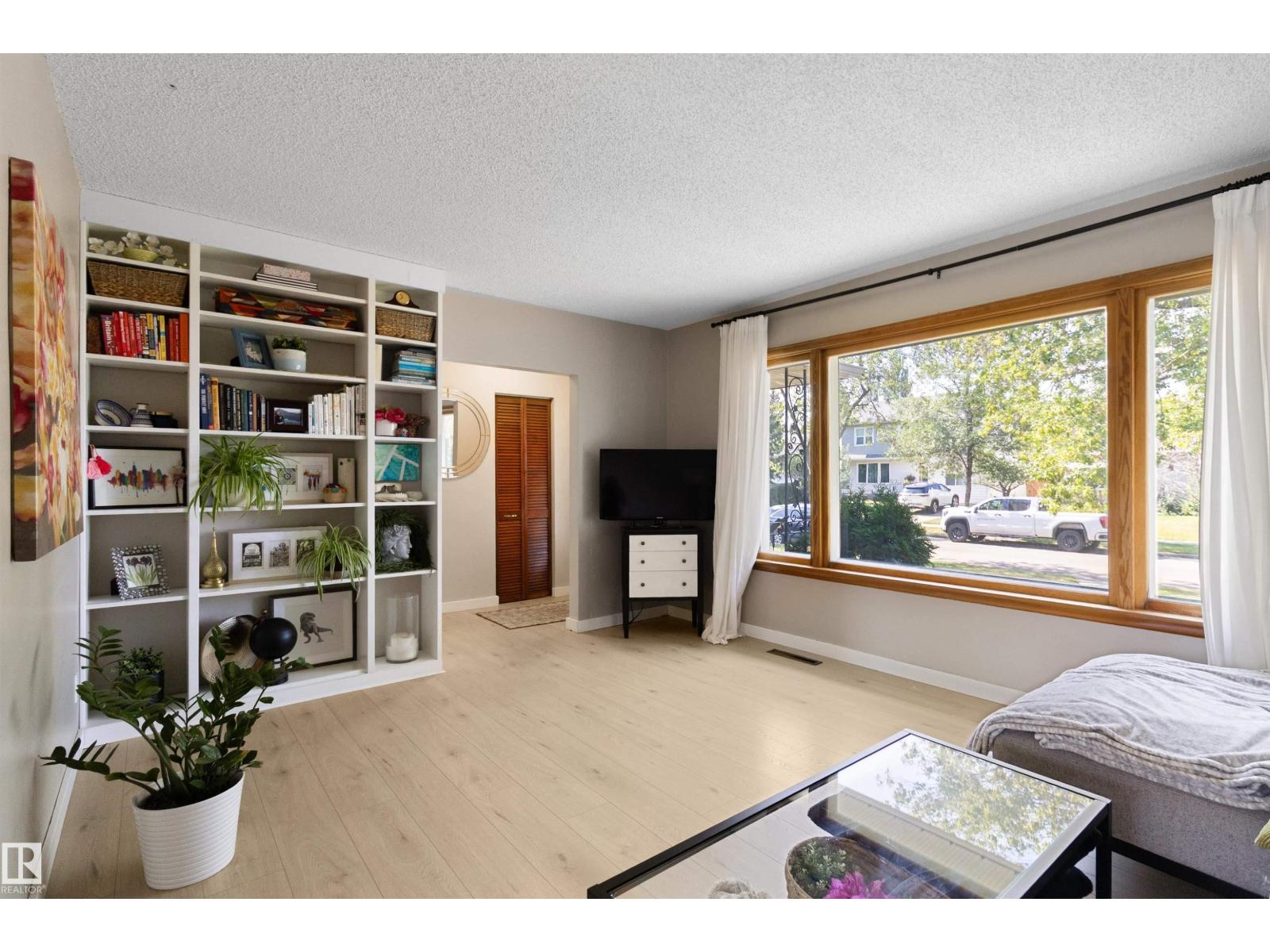 Photo 6 of 8631 76 St Nw, Edmonton AB