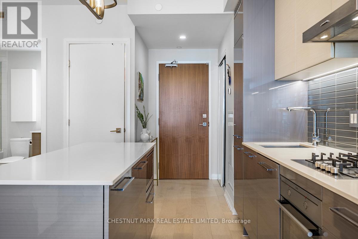Photo 2 of 304 835 St Clair Avenue W, Toronto ON