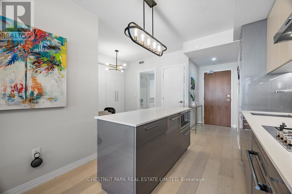 Photo 3 of 304 835 St Clair Avenue W, Toronto ON