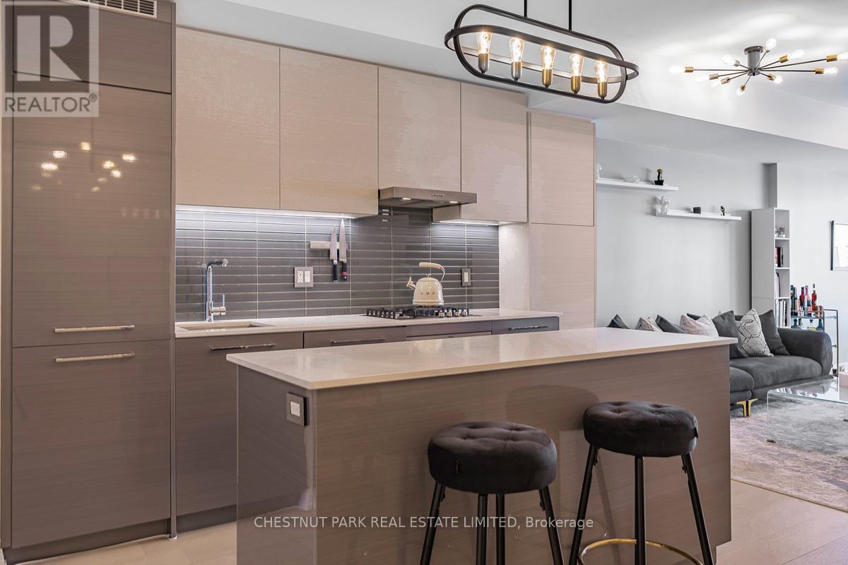 Photo 4 of 304 835 St Clair Avenue W, Toronto ON
